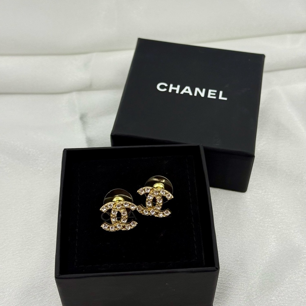 Chanel Classic Gold Crystal CC Stud Earrings - Picture 11 of 13